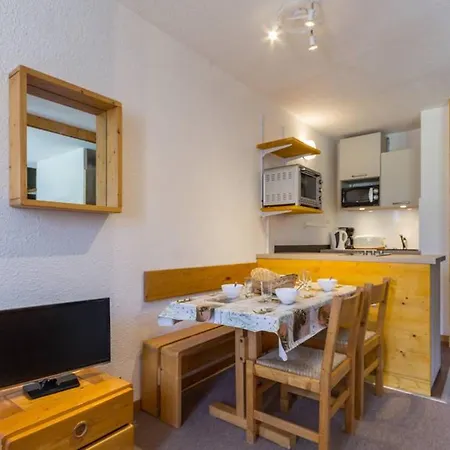 Confortable Et Renove Au Coeur De La Station Avec Balcon A Montchavin - Fr-1-181-2524 *